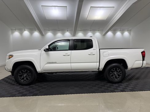 Used 2021 Toyota Tacoma SR5 w/ Technology Package image 4