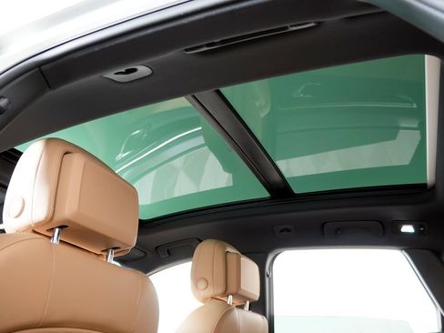 Certified 2021 Porsche Macan AWD/4WD image 23