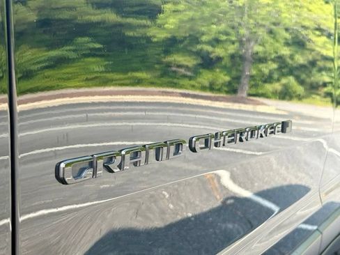 Used 2023 Jeep Grand Cherokee Altitude RWD image 15