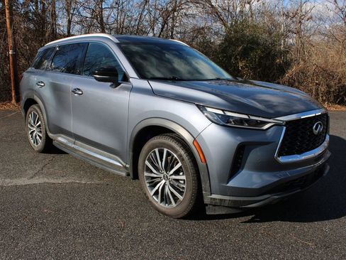 Used 2023 INFINITI QX60 Sensory w/ Vision Package image 2