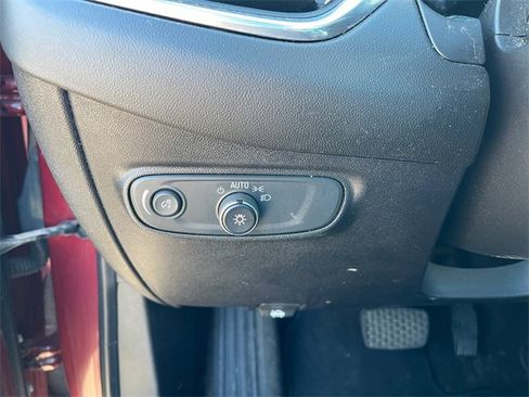 Used 2018 Chevrolet Equinox LT w/ Sun & Infotainment Package image 31