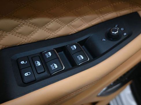 New 2025 Jeep Grand Cherokee Summit image 13