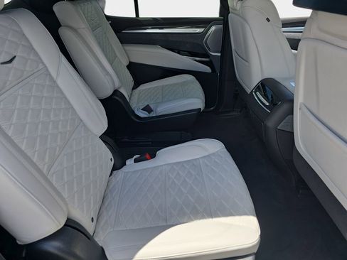 Used 2025 Cadillac Escalade V AWD/4WD image 13