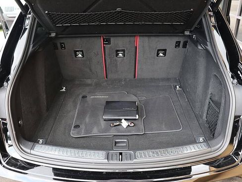 Used 2018 Porsche Macan AWD/4WD image 45