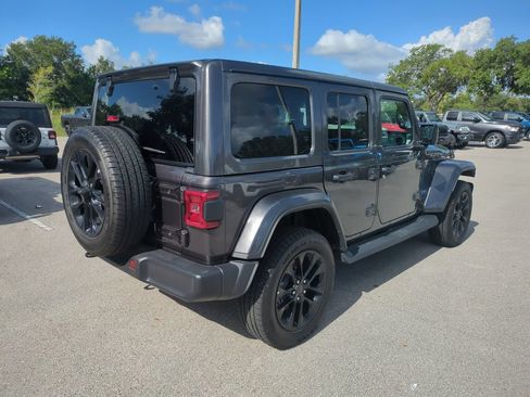 Used 2025 Jeep Wrangler Unlimited Sahara AWD/4WD image 6