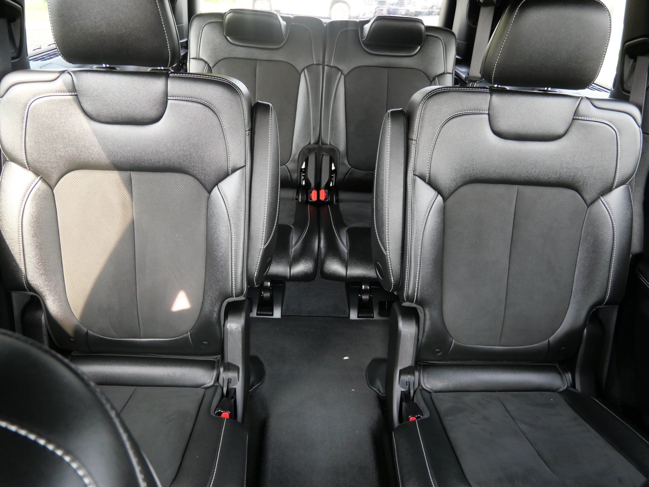 Used 2024 Jeep Grand Cherokee L Altitude AWD/4WD image 13