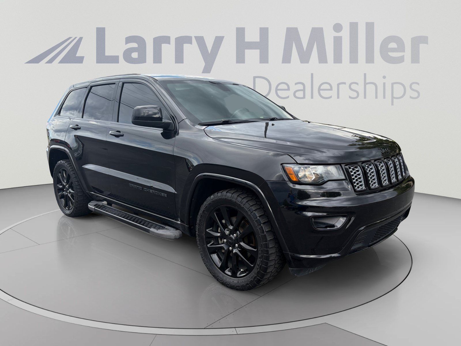Used 2018 Jeep Grand Cherokee Altitude RWD image 7