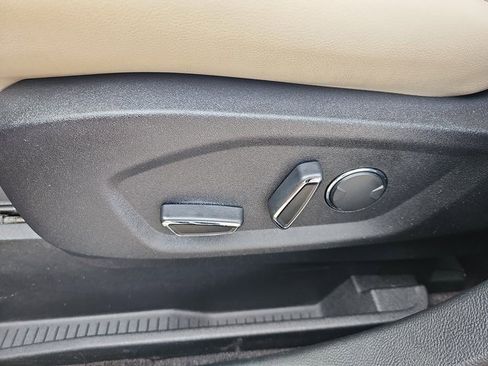 Used 2019 Ford Edge Titanium w/ Class II Trailer Tow Package image 28