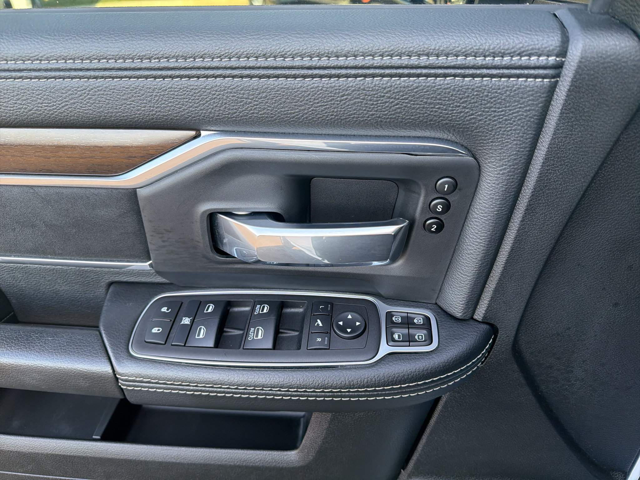 Used 2024 RAM 2500 Laramie w/ Safety Group AWD/4WD image 14