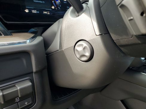 New 2025 Chevrolet Suburban High Country image 14