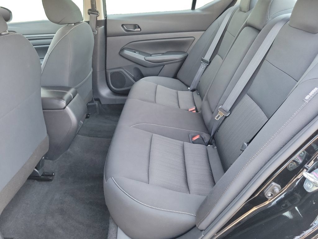 Used 2024 Nissan Altima 2.5 SV FWD image 24