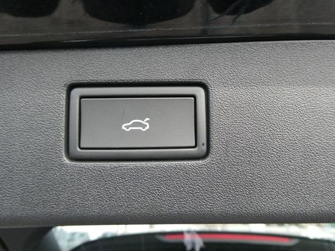 New 2026 Volkswagen Tiguan SEL R-Line image 9