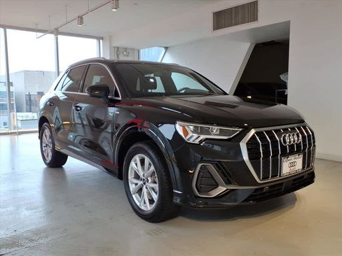 Certified 2025 Audi Q3 2.0T Premium w/ Convenience Package image 3
