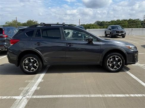 Used 2018 Subaru Crosstrek 2.0i Premium w/ Eyesight System image 2