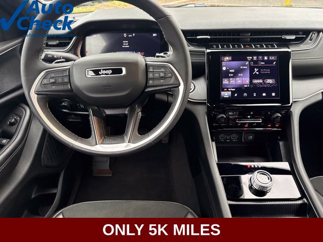 Used 2025 Jeep Grand Cherokee Altitude AWD/4WD image 24