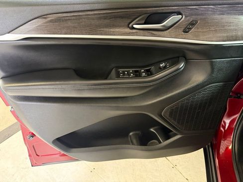 Certified 2023 Jeep Grand Cherokee Limited w/ Black Appearance Package image 11