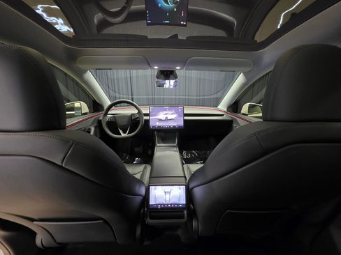 Used 2026 Tesla Model Y Long Range image 2