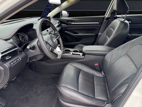 Used 2023 Nissan Altima 2.5 SR w/ SR Premium Package FWD image 9