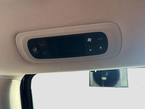 Used 2023 Chrysler Pacifica Touring-L FWD image 26