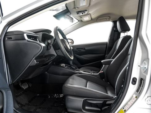 Used 2025 Toyota Corolla LE FWD image 4