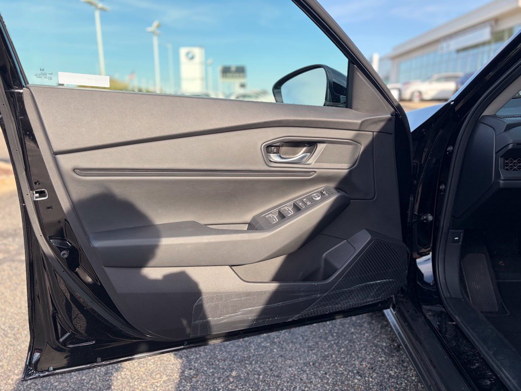 Used 2025 Honda Accord SE image 17
