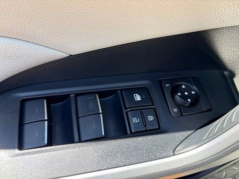 Used 2022 Toyota RAV4 XLE Premium AWD/4WD image 13