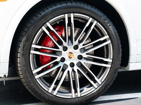 Used 2015 Porsche Cayenne Turbo AWD/4WD image 22