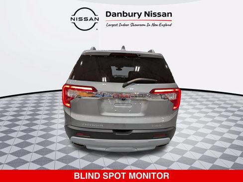 Used 2023 GMC Acadia SLT w/ Technology Package AWD/4WD image 4