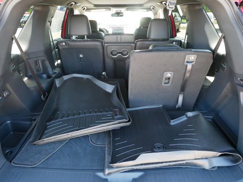 Certified 2025 Honda Pilot Black Edition image 18