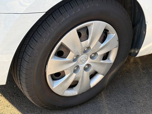 Used 2010 Hyundai Elantra GLS FWD image 6