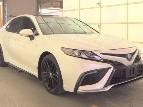 Used 2022 Toyota Camry XSE FWD image 2