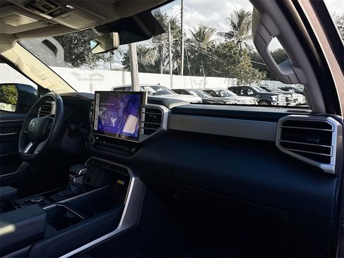Used 2024 Toyota Tundra Limited image 30