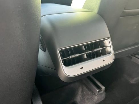 Used 2023 Tesla Model Y Long Range AWD/4WD image 28