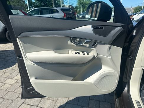 Used 2025 Volvo XC90 B5 Core w/ Climate Package AWD/4WD image 8