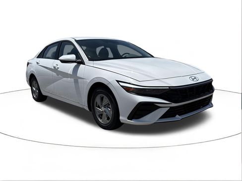 New 2026 Hyundai Elantra SE FWD image 1