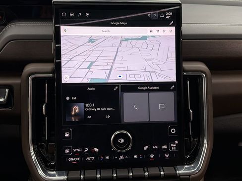 Used 2025 GMC Yukon Denali Ultimate w/ LPO, Floor Liner Package image 27