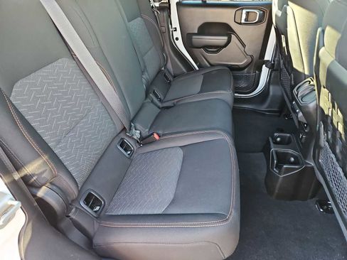 Used 2023 Jeep Gladiator Mojave image 19