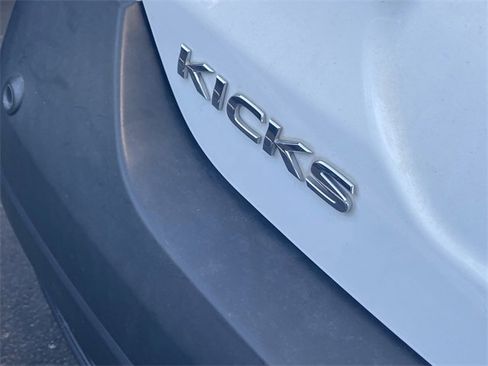 Used 2020 Nissan Kicks S image 8