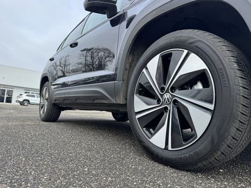 Used 2025 Volkswagen Taos SE w/ Panoramic Sunroof Package image 10
