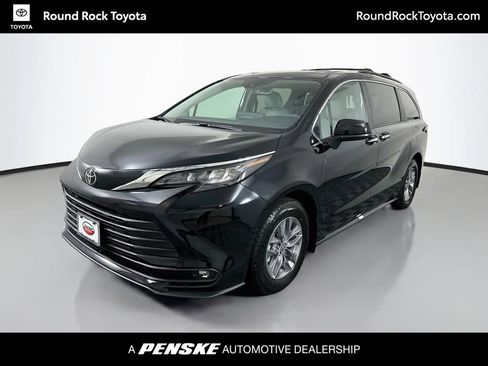 Used 2026 Toyota Sienna XLE AWD/4WD image 1