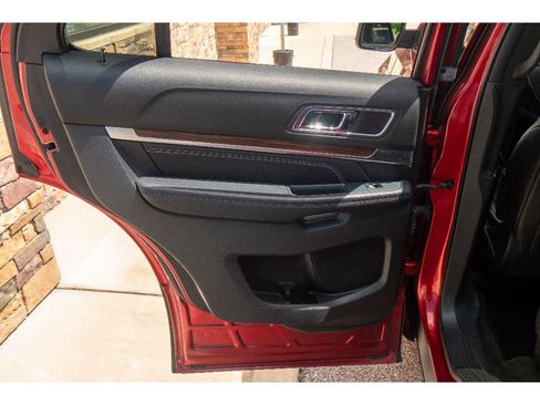 Used 2018 Ford Explorer Limited w/ Equipment Group 301A AWD/4WD image 18