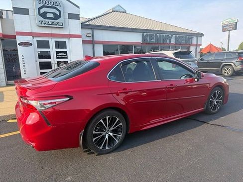 Used 2019 Toyota Camry SE w/ Convenience Package FWD image 12