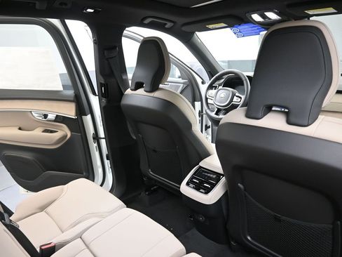 New 2026 Volvo XC90 B6 Plus w/ Protection Package Premier image 15