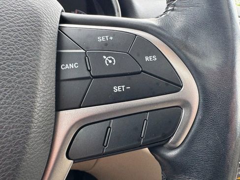 Used 2020 Jeep Grand Cherokee Limited AWD/4WD image 18