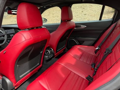 Used 2022 Alfa Romeo Giulia Veloce image 30