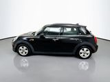 Used 2016 MINI Cooper 4-Door Hardtop image 4