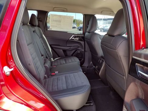 New 2026 Mitsubishi Outlander SE AWD/4WD image 10
