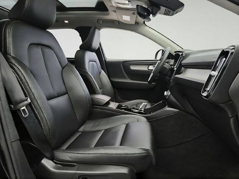 Used 2024 Volvo XC40 B5 Plus AWD/4WD image 27