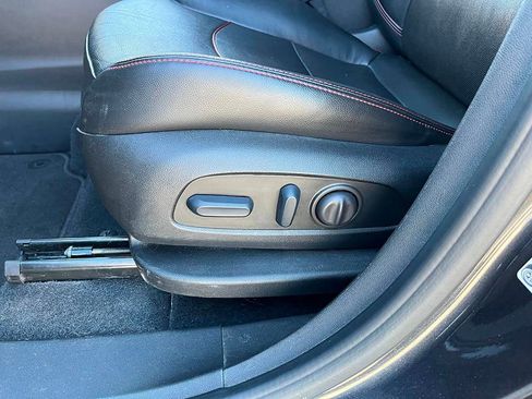 Used 2022 Chevrolet Equinox RS w/ RS Leather Package image 17