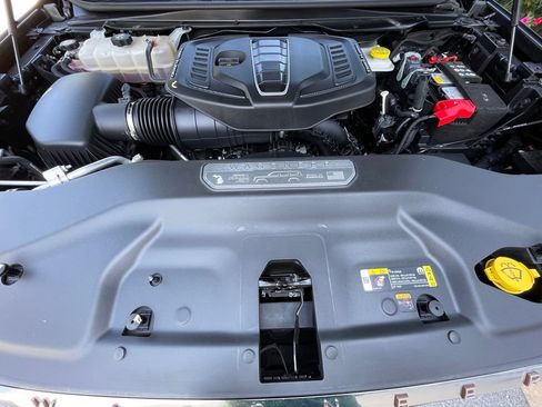 Used 2025 Jeep Grand Wagoneer Series III AWD/4WD image 37